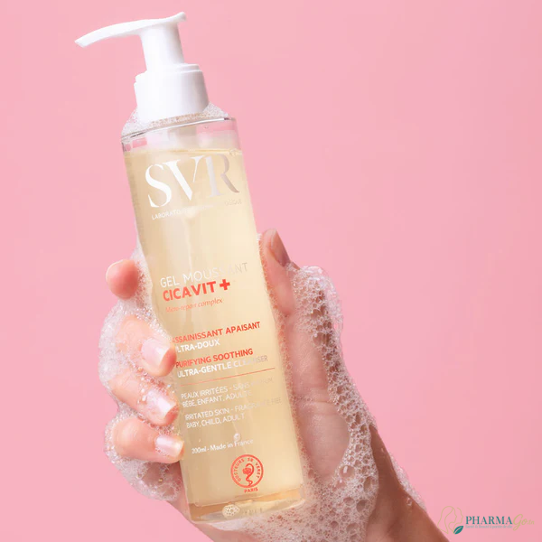 SVR CICAVIT+ Gel Moussant 200 ml – Gel nettoyant doux et réparateur pour peaux irritées et fragilisées, favorise la cicatrisation et apaise les rougeurs. Disponible sur PharmGo.