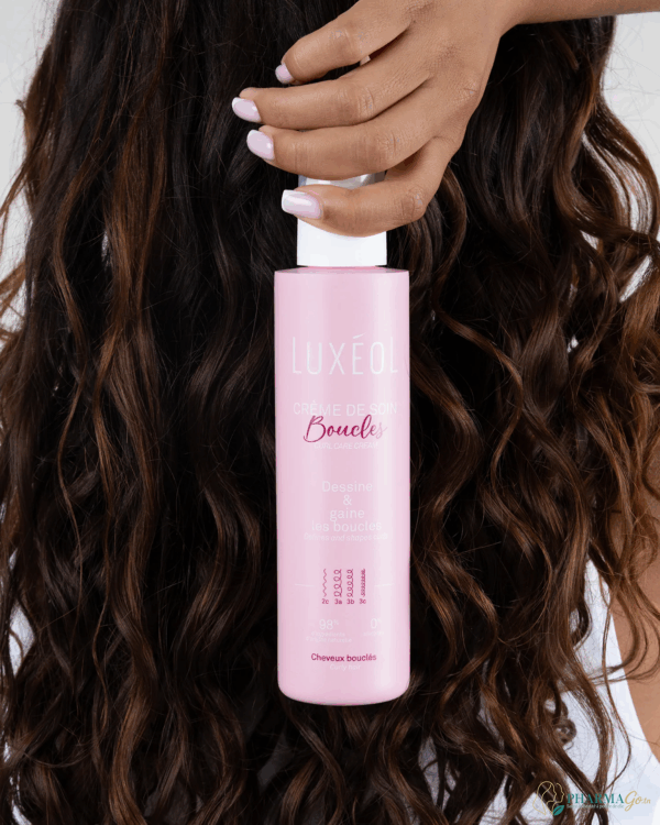 LUXÉOL Crème de Soin Boucles 250 ml – Soin sans rinçage nourrissant et définisseur pour cheveux bouclés, ondulés ou frisés. Boucles souples, brillantes et bien dessinées. Disponible sur PharmGo.